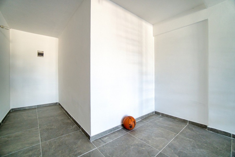 Win Win Estates Shop in Paphos - Paphos Ref. WW12403